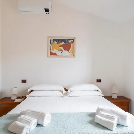 Villa Pula, With Garden & Bbq - 250m From The Sea *
