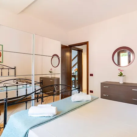 Pula, With Garden & Bbq - 250m From The Sea *